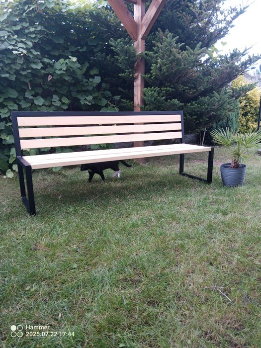 Ławka ogrodowa ze stalową ramą
