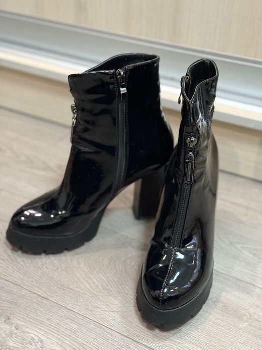 Ботильйони лакована шкіра