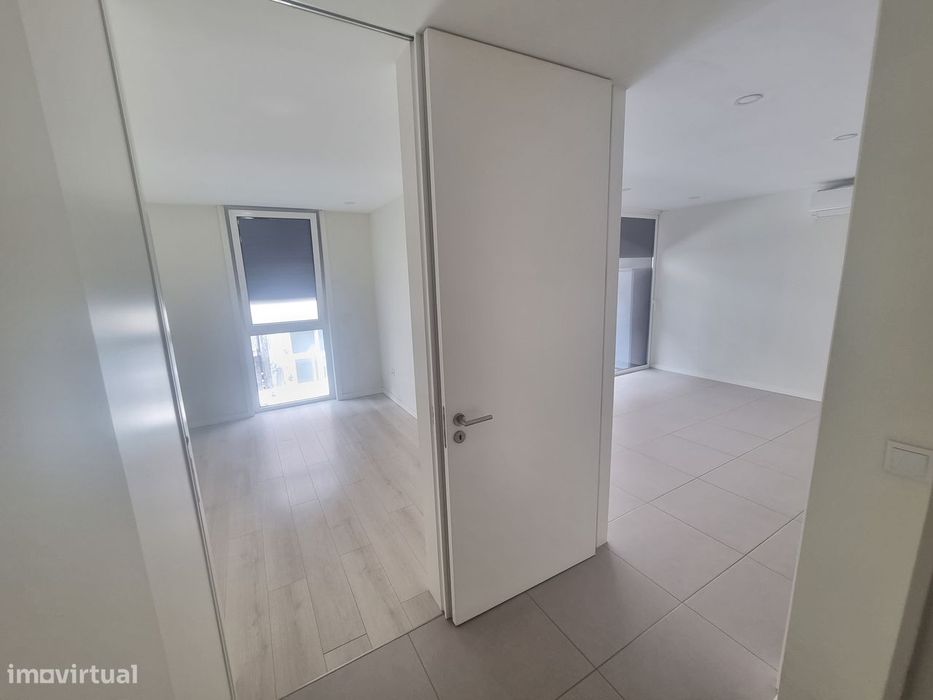 T1 C/Novo- C/Terraço e Lugar de garagem- Próx. Rua Costa Cabral, Porto