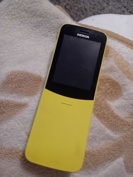Nokia 8110 4g  żółta zadbana sprawna Polecam