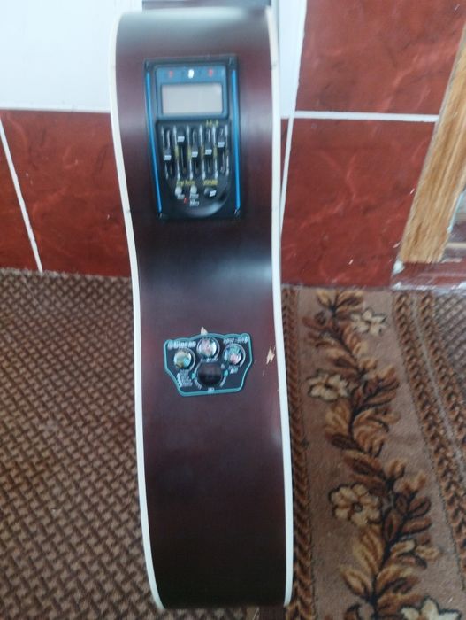 Продам трансакустичну гитару.