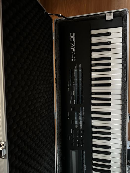 Roland JV 90 com estojo e pedal .. impecavel