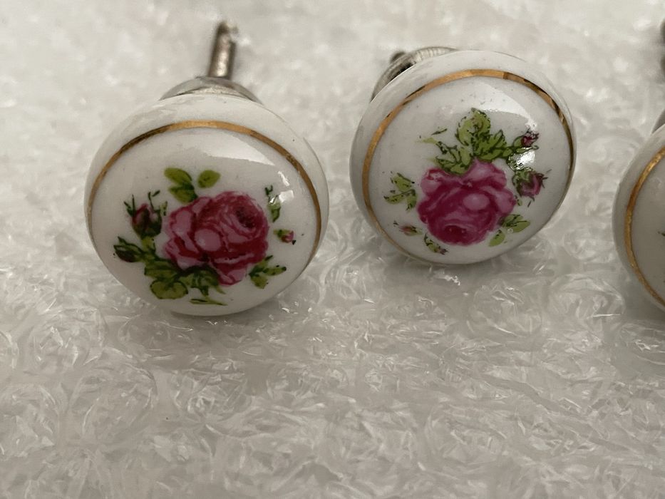 Puxadores de porcelana pintados de vidro e outros