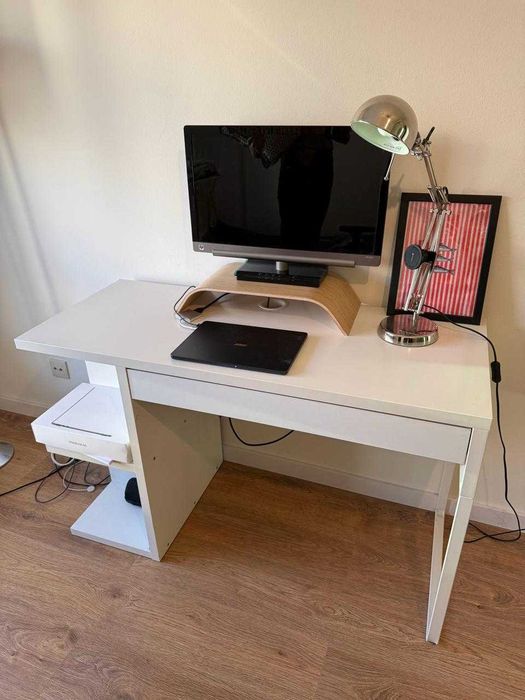 Secretária branca IKEA com gaveta (Working desk)