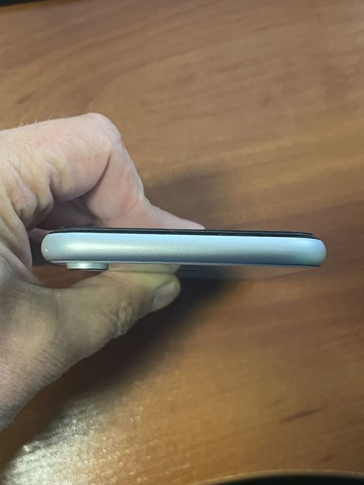 Продається iPhone XR на 128 GB у повністю робочому та доглянутому стані.