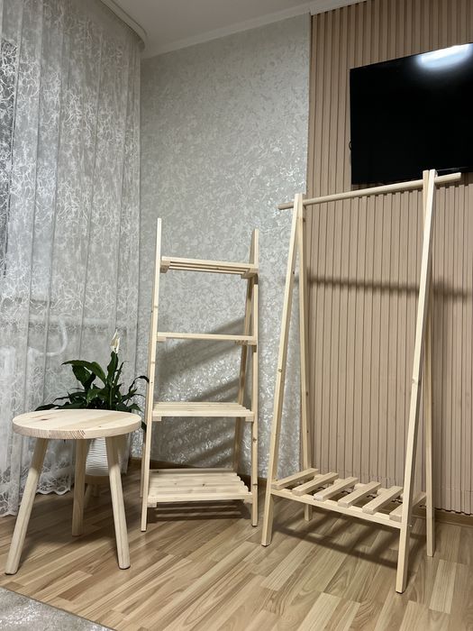 Рейл/стійка для одягу/журнальний столик