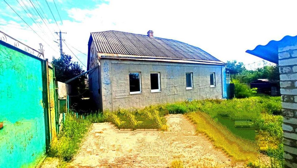 В м. Дергачі пропонується на продаж цегляний будинок мансардного типу