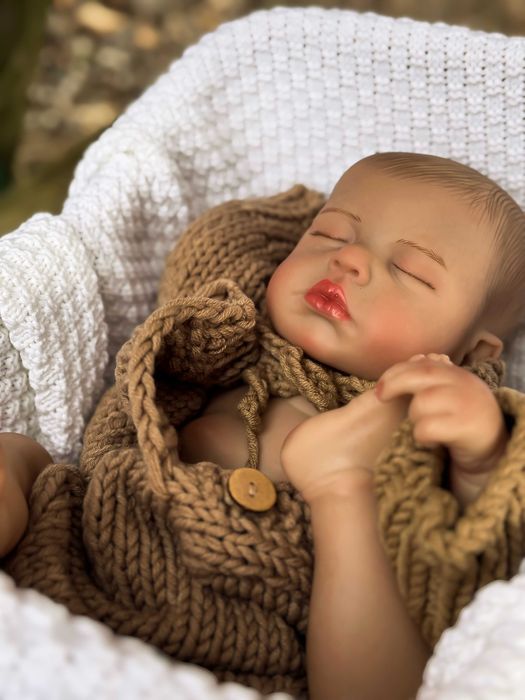 Jak Żywa Lalka Typu Reborn – Zamknięte Oczy, Fałdki Na Skórze, Smoczek