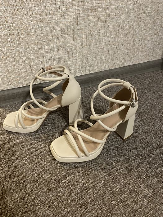 Жіноче взуття на підборах