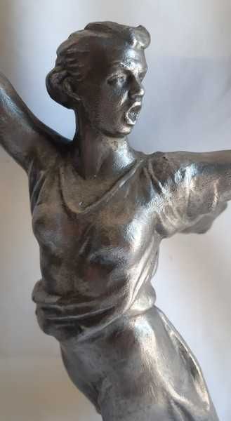 Большая статуэтка Родина-мать зовёт!