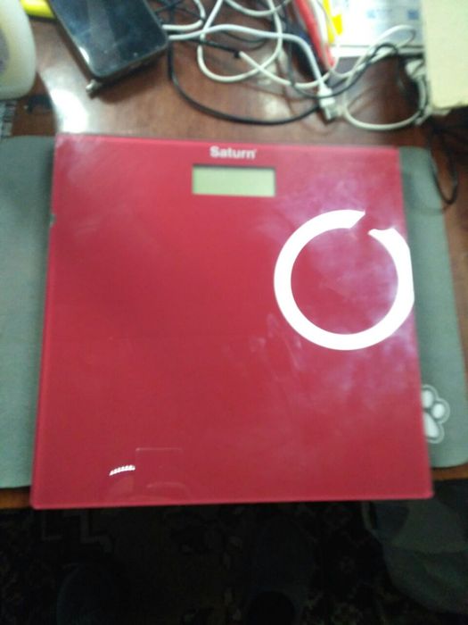 Напольные весы Saturn