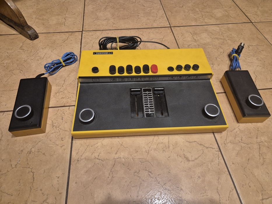 Ігрова телевізійна приставка ,,Турнір,, 1978 року