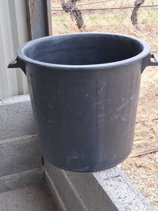 Vende-se Baldes ideais para vindima