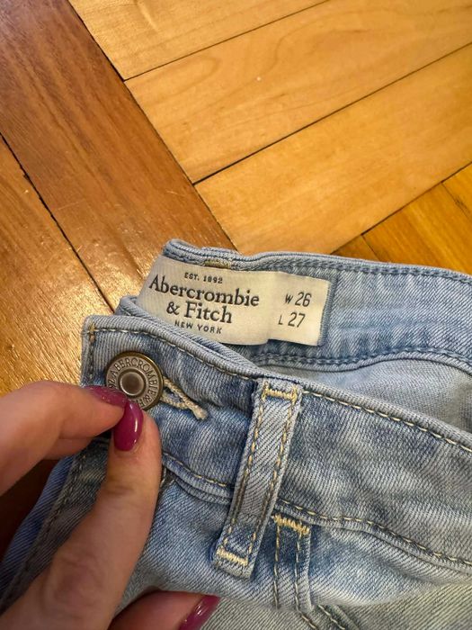 spodnie jeansy 
rozmiar: xs 34 
gładkie
marka: abercrombie & fitch
