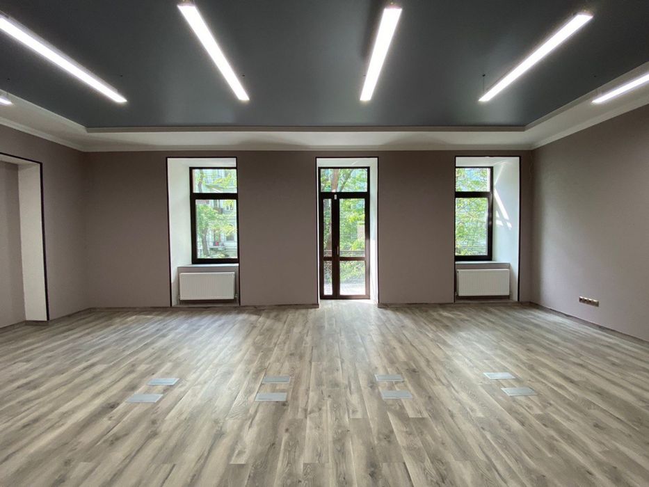 Сдам офис в центре города с генератором , ул Софиевская 15