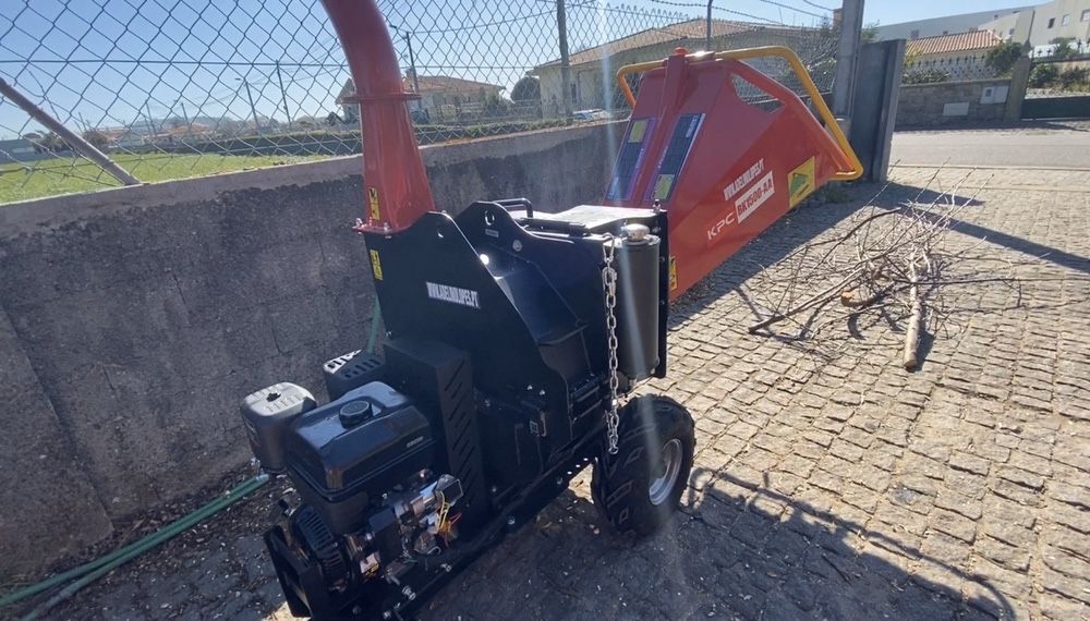 Biotriturador gasolina 14 cv com martelos, laminas e rolo alimentador