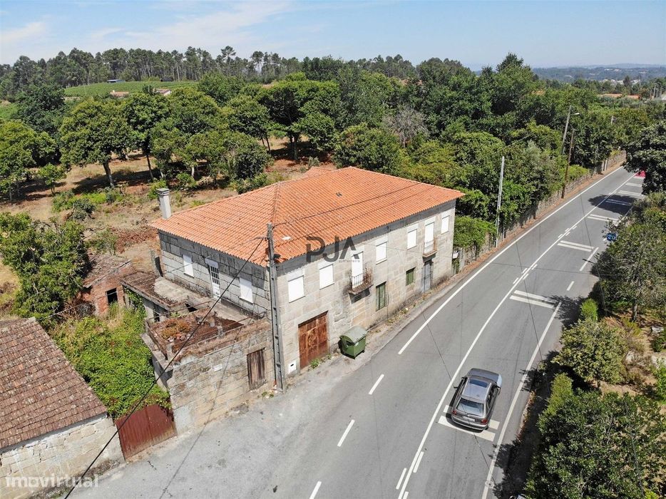 Moradia em Pedra para Recuperar em Oliveira do Barreiro, Viseu
