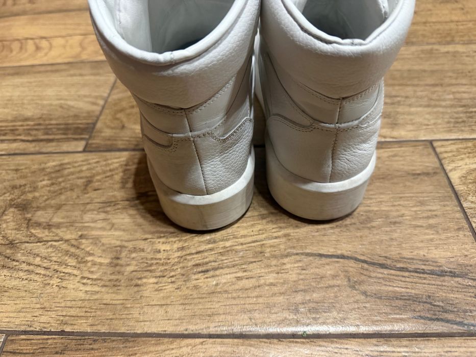 Buty Gino Rossi roz. 38 za kostkę białe skórzane