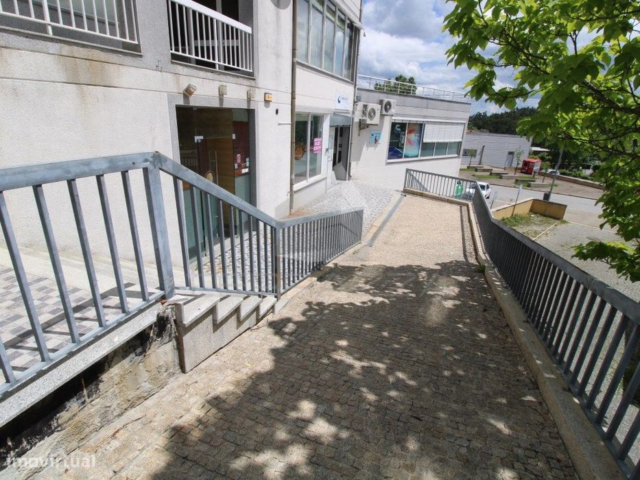 Espaço comercial em Mota-Fervença, Celorico de Basto.