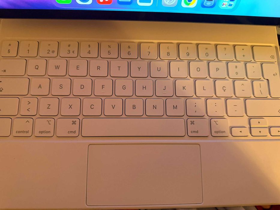 iPad Pro 12.9 5a geração 256GB, cinza escuro com Apple Magic Keyboard