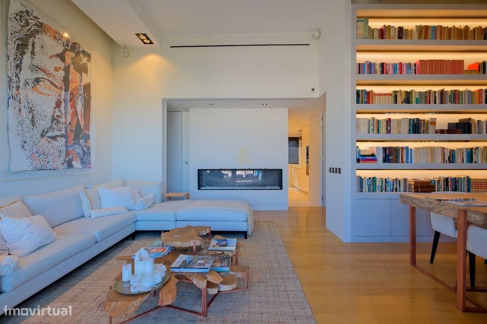 Penthouse T3 com terraço e 3 lugares de garagem na Alameda dos Oceanos