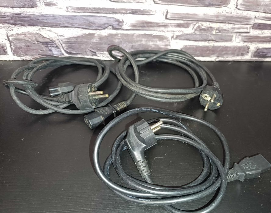 Lote de 4 cabos HDMI / 220 V - Como novos