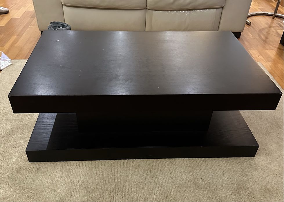 Mesa de centro em madeira preta