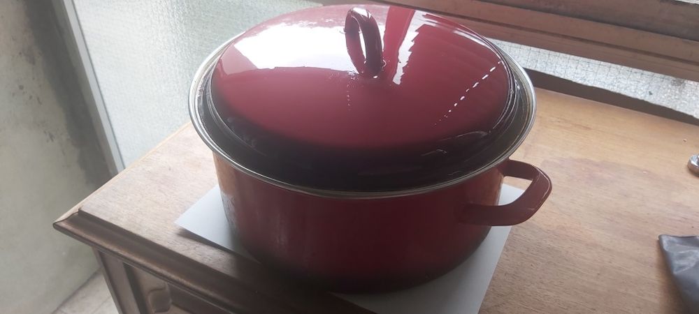 Tacho em Esmalte Vermelho Escuro e Preto 32 cm Diâmetro (Vintage)