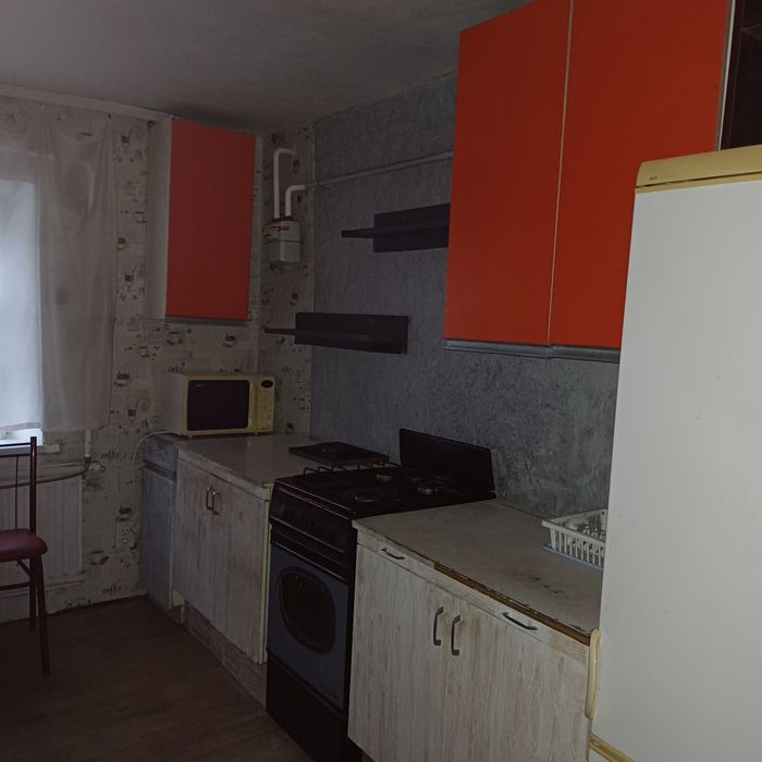 Продається будинок з усіма зручностями та жилою літнею кухнею.