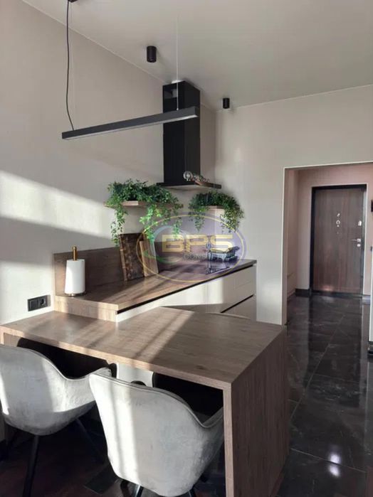 Простора квартира 67 м² у ЖК «Олімпійський» з видом на парк