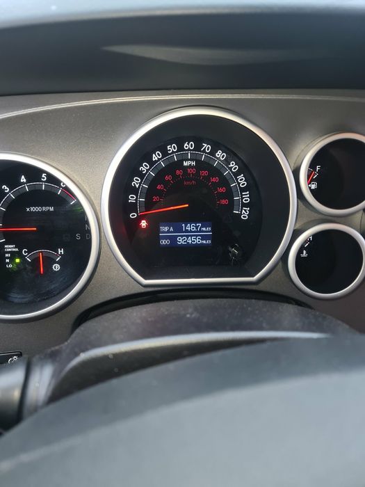 продам Toyota Sequoia Platinum коньячный салон