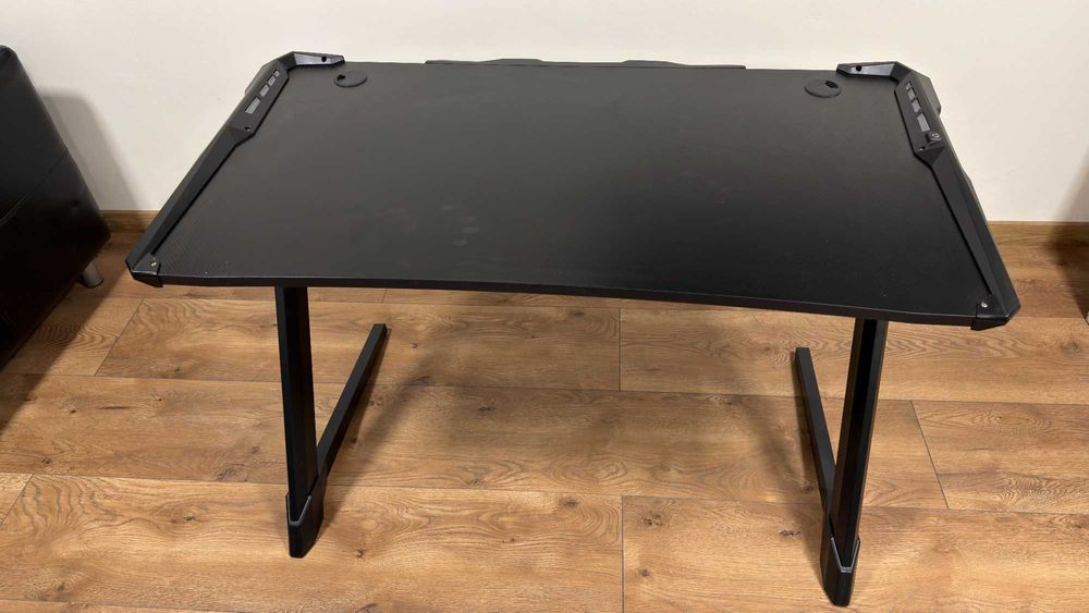 Biurko gamingowe Pro-Gamer 118x61x73 cm / LED