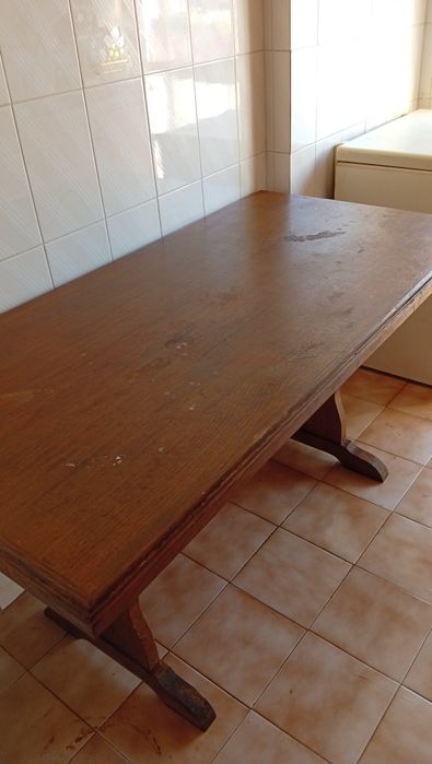 Mesa de cozinha de madeira maciça