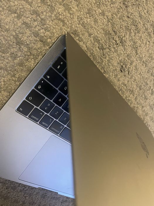MacBook pro 2019 Touch Bar 13”