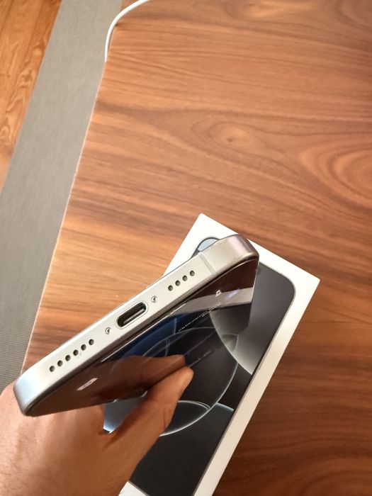 iPhone 16 Pro Max 256Gb - Branco