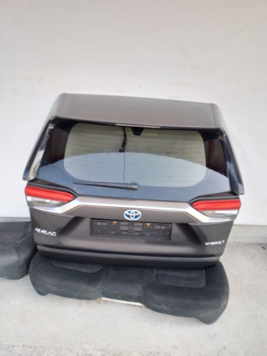 Кришка багажника на Toyota RAV4 19-23 року колір фарби 1G3