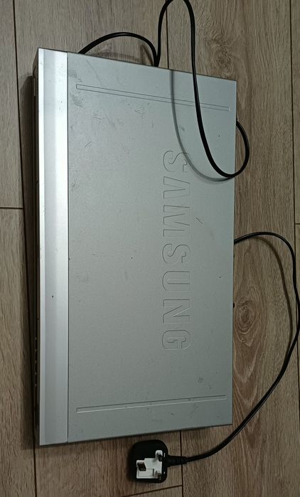 DVD-плеер Samsung DVD-E235. 
Модель: Samsung DVD-E235.
Поддерживаемые