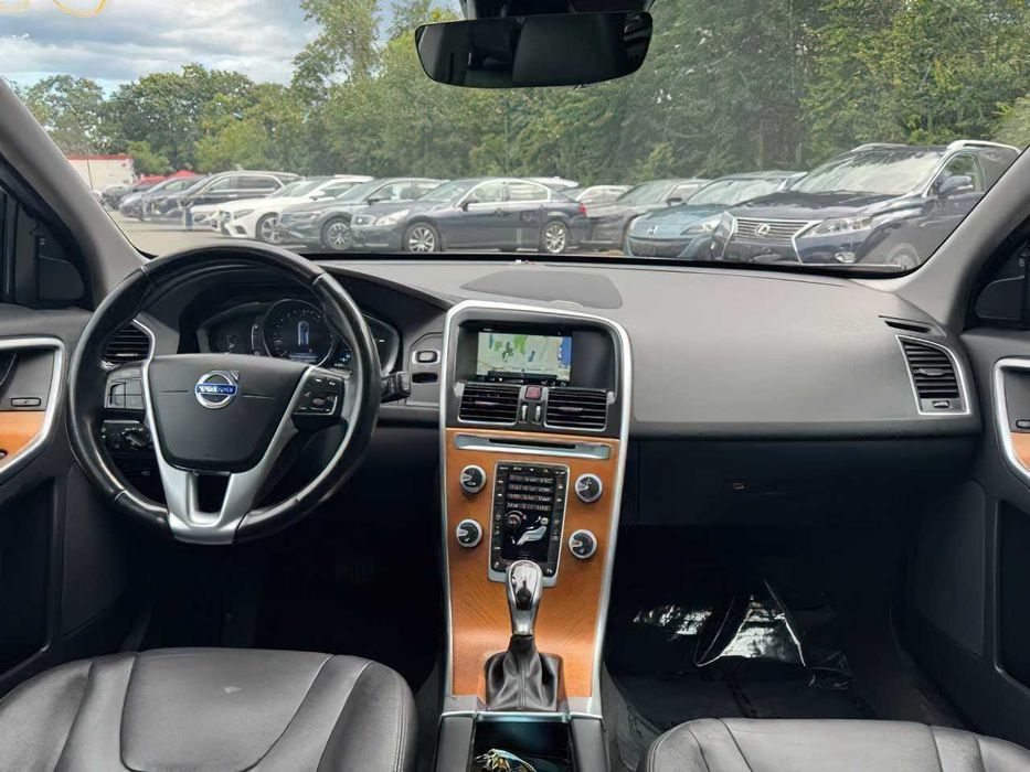 Volvo XC60      2016
