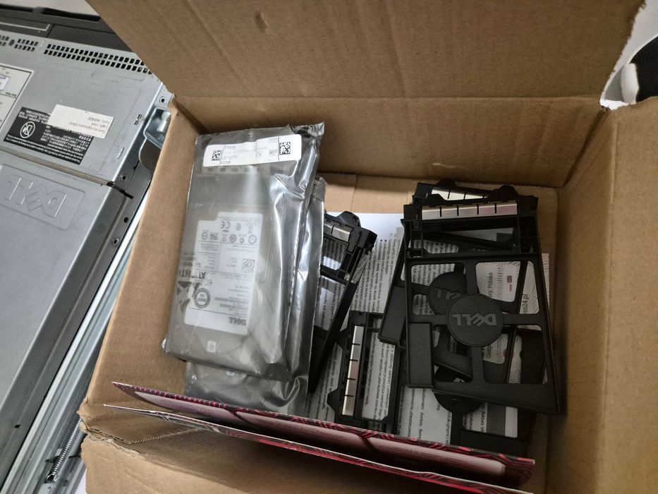 Serwer Dell R820 / 64 wątki / 192GB RAM / 9x Dyski 600gb + Szyny do szafy