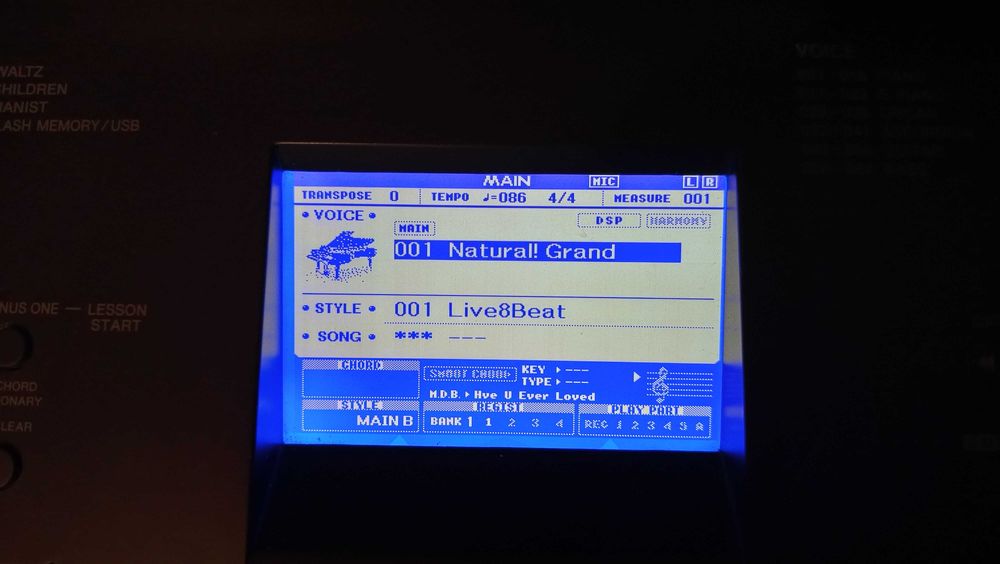 Piano . Yamaha  DGX 660