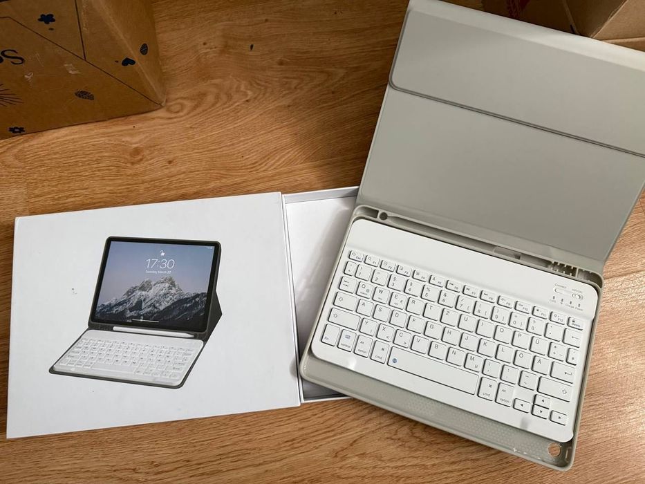 Чохол на iPad 10.9 з клавіатурою