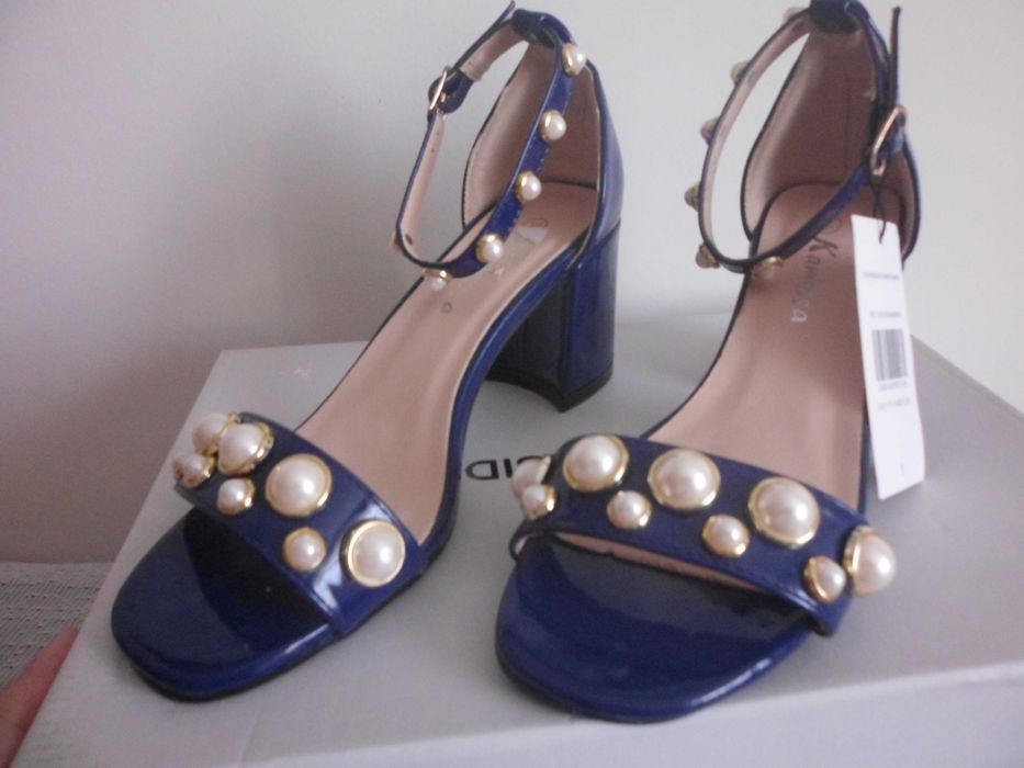 sandálias novas com etiqueta para senhora cor azul marinho