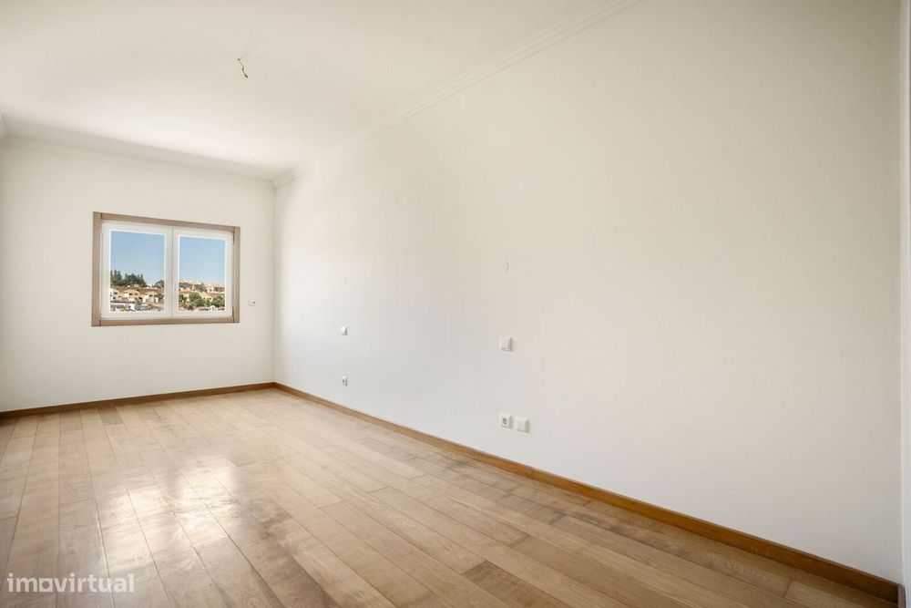 Apartamento T4 com jardim, Paço de Arcos, Oeiras