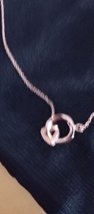 Fio com pendente coração com brilhantes