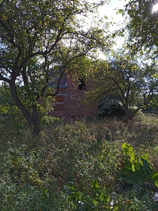 Будинок та земельна ділянка 0,5 га в дуже гарному місці близько Львова