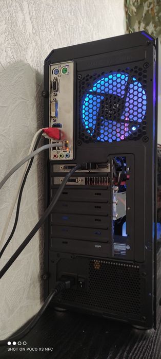 Продам красивый игровой компьютер.