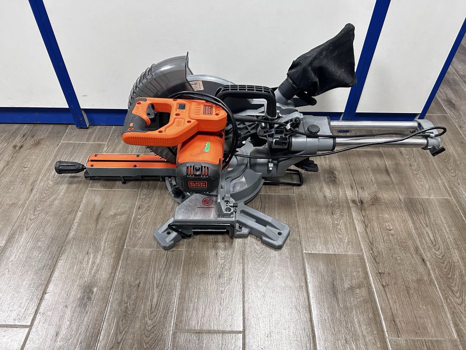 Пила тoрцювальна Black+Decker BES710 (торцовочная пила)