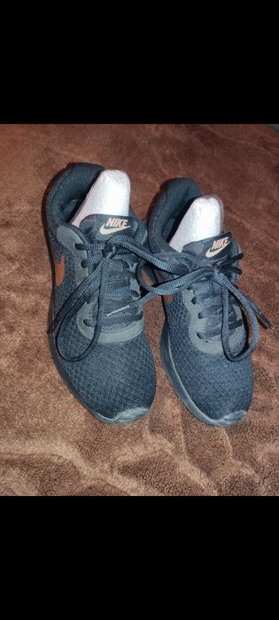 Buty NIKE r.35,5/22cm