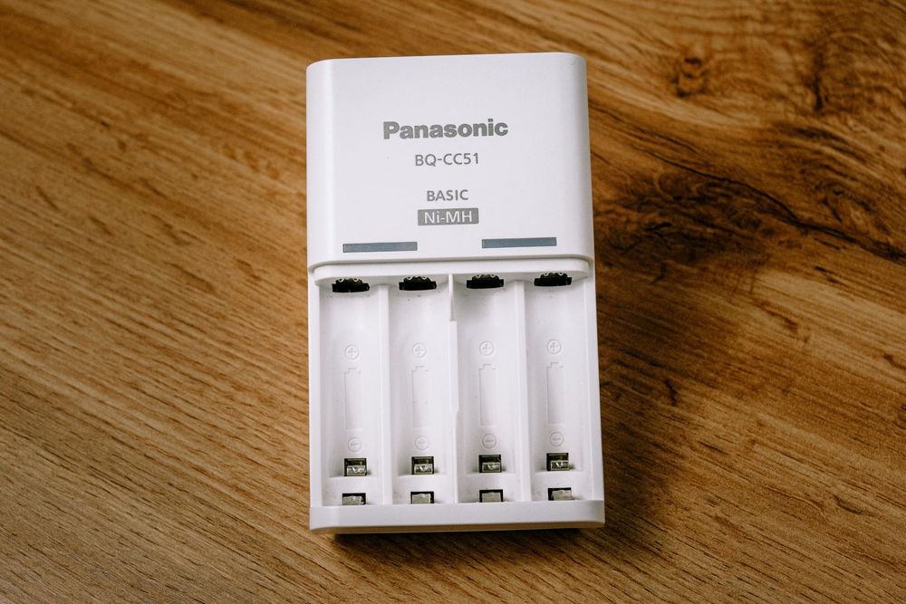 Зарядний пристрій для AA/AAA акумуляторів Panasonic Eneloop BQ-CC51