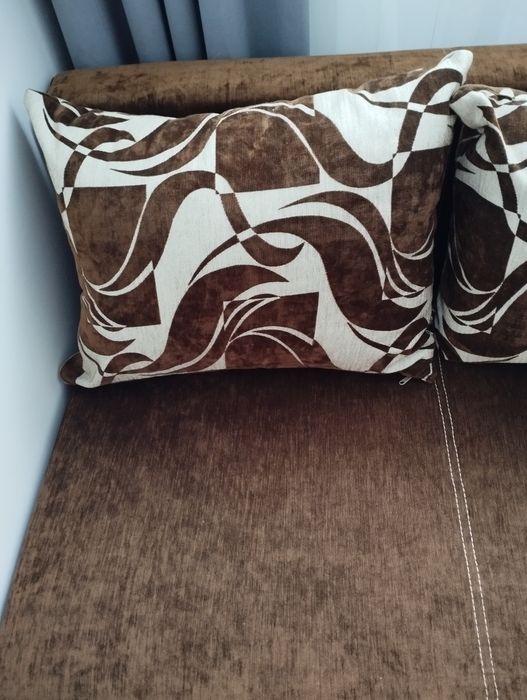 Wygodna, rozkladana sofa w brązowym 17.08